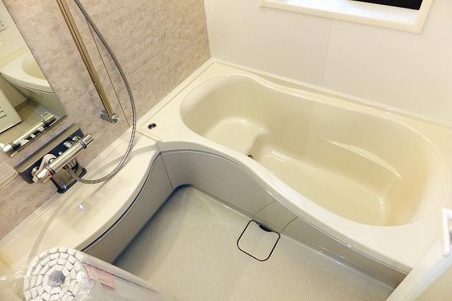 Bathroom. Indoor (December 6, 2013) Shooting