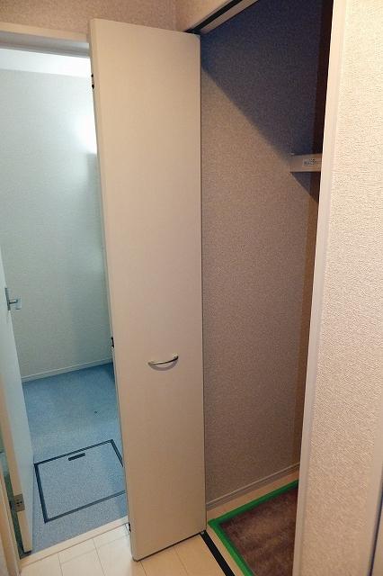 Receipt. The corridor has a length thing Maeru storage space. Building 2 room (December 13, 2013) Shooting