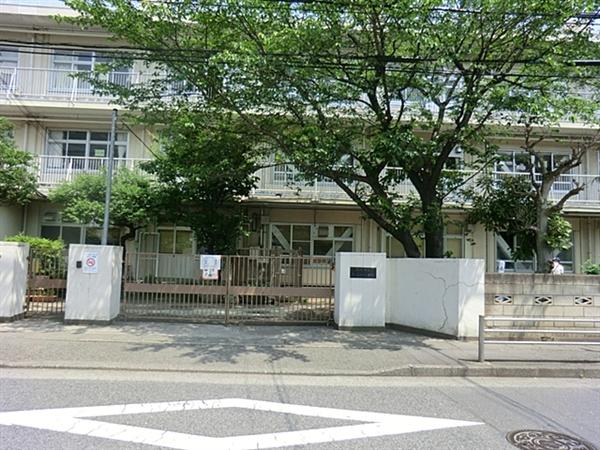 Primary school. 413m to large Yato elementary school