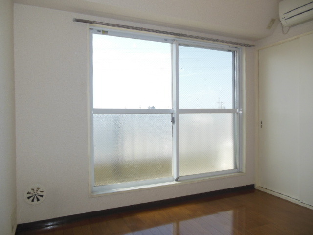 Living and room. 5 Pledge of Western-style rooms