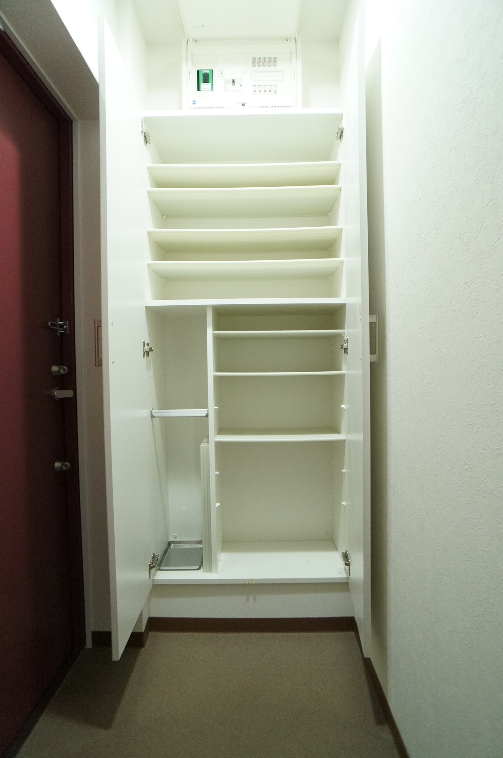 Entrance. Shoe box