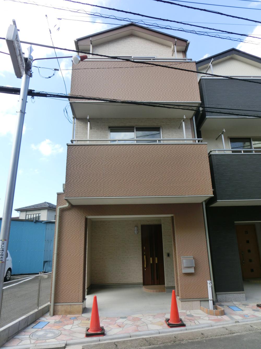 Local appearance photo. It has a balcony two places in south. Building B 2, East side of the third floor part Chaoyang will rain down because vacant current state!