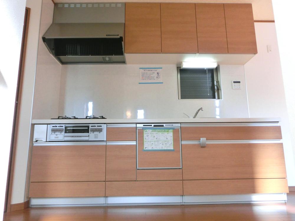 Kitchen. Storage rich system Kitchen! It is also equipped with a dishwasher, Ease of use is also good.