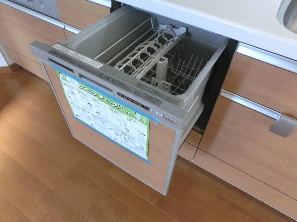 Kitchen. With certain and convenient dishwasher!