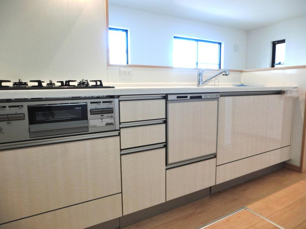 Kitchen. The color of a kitchen (with dish washing dryer) is, It was popular among white-collar.