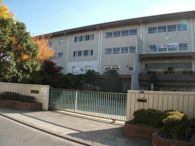 Junior high school. 1300m to Nakahara junior high school