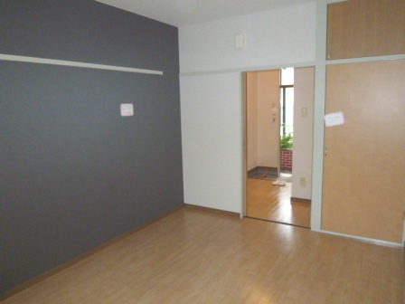Living and room. It is a photograph of the previous offering was a separate room. Possibility Yu accent Cross changes