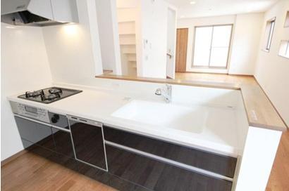 Kitchen. Local (10 May 2013) Shooting