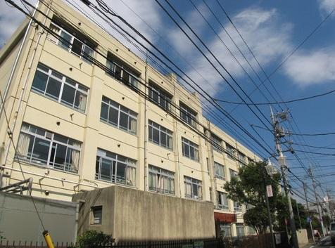 Primary school. Kariyado until elementary school 450m