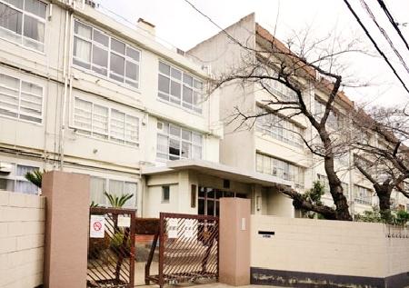 Junior high school. Sumiyoshi 600m until junior high school