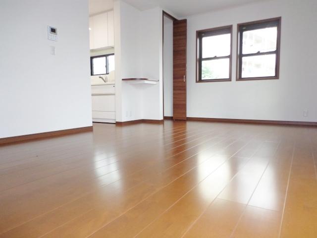 Same specifications photos (living). Same specifications complete example of construction (living)