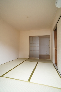 Living and room. Japanese-style room 6 quires