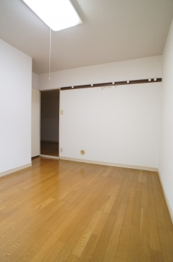 Living and room. Western-style 6 Pledge