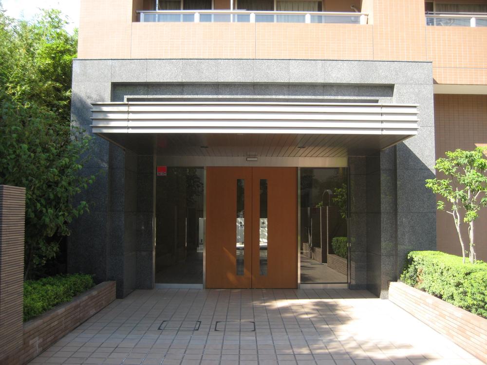 Entrance. Common areas