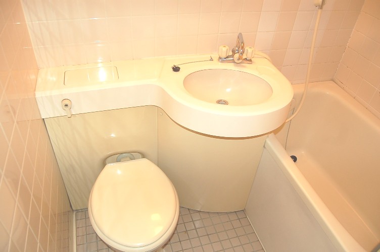 Bath. Even 3-point UB is the larger of the path Room