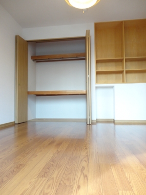 Living and room. Western-style 5.8 Pledge
