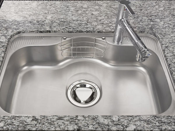 Kitchen.  [Sink of low-noise specifications] Large sink to wash also large dishes or large utensils. Since the low-noise specifications, Also it reduces the sound dropped sound and dishes of water.  ※ Counter option specification