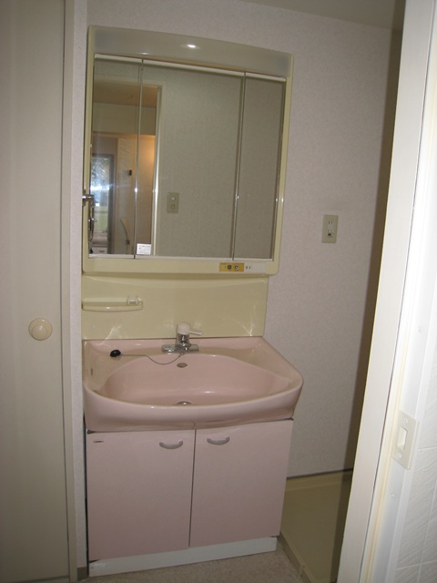 Washroom. I'm happy independence washstand.