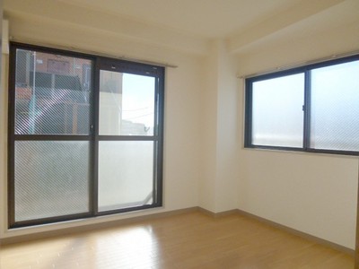 Living and room. The third floor southwest angle ・ Two-sided lighting Western-style