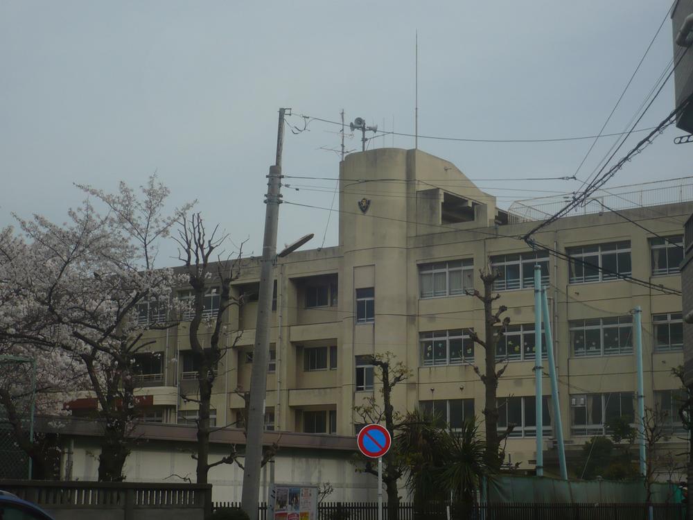 Primary school. Kawasaki Municipal Kariyado 300m up to elementary school