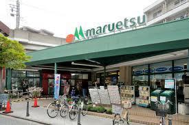 Supermarket. Maruetsu to (super) 93m