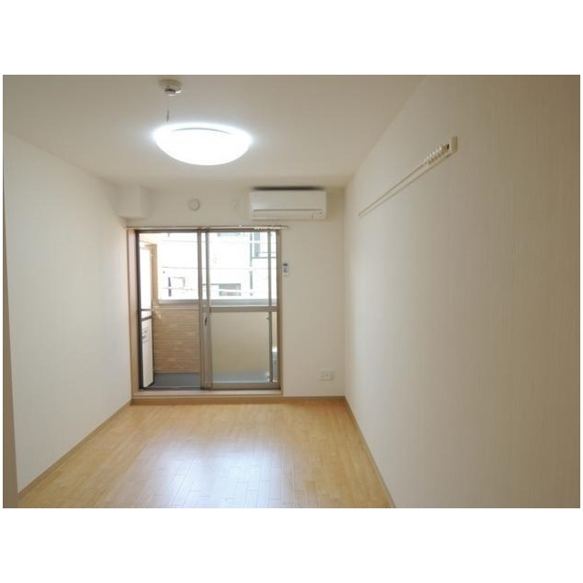Living and room. Pets Allowed