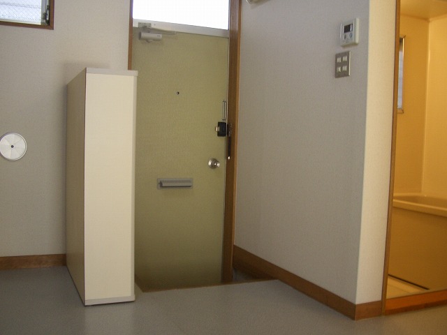 Entrance. ※ It will be in the photo of the other room.