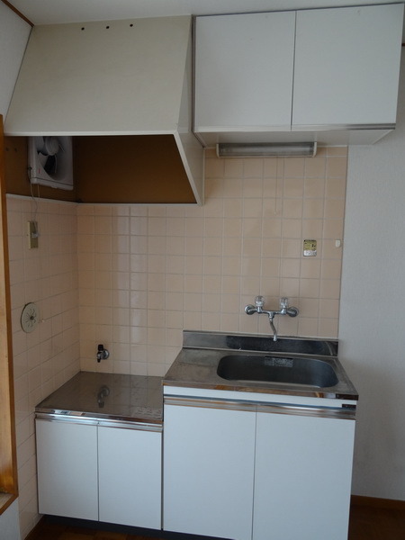 Kitchen. Dishes get on kitchen space