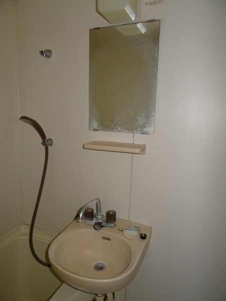 Washroom. Washroom to arrange a personal appearance