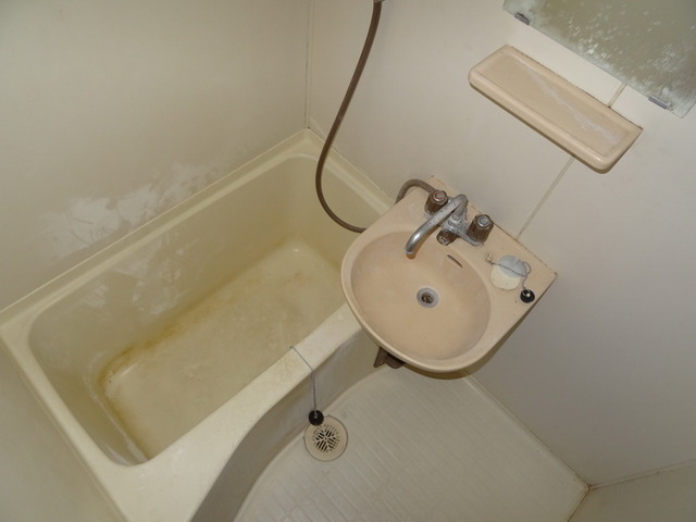 Bath. Bathing to heal fatigue of the day