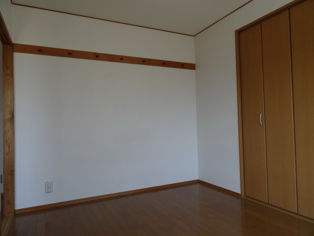 Other room space. Bright floor room