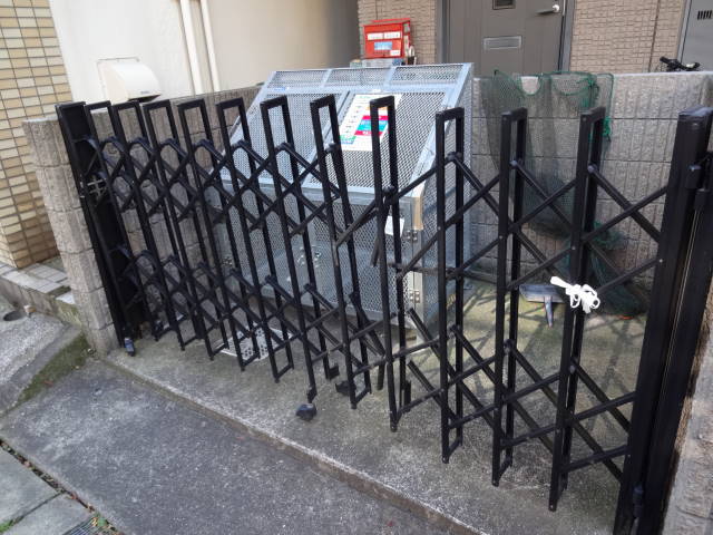 Other common areas. On-site waste storage ☆