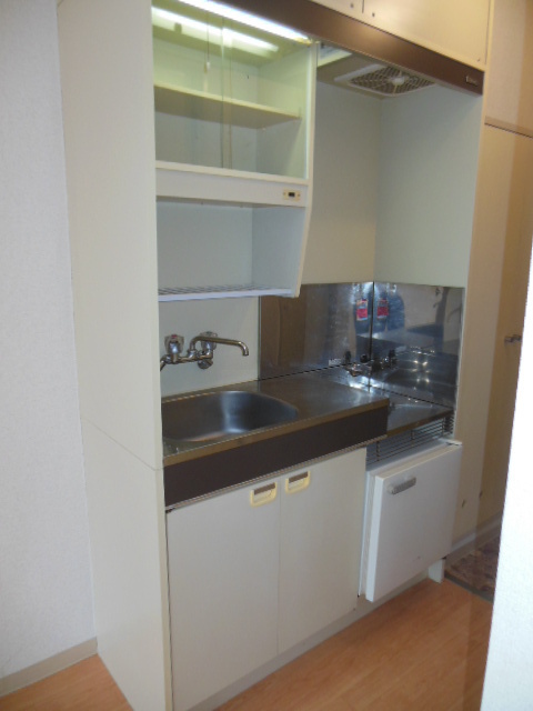 Kitchen. Gas stove installation Allowed!