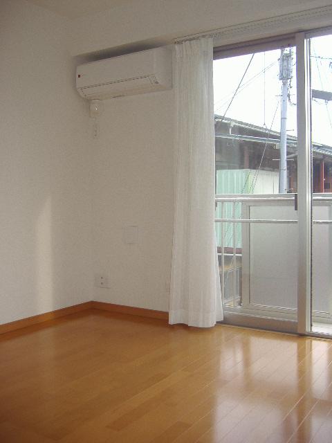 Living and room. Day is a good 7 Pledge of Western-style.