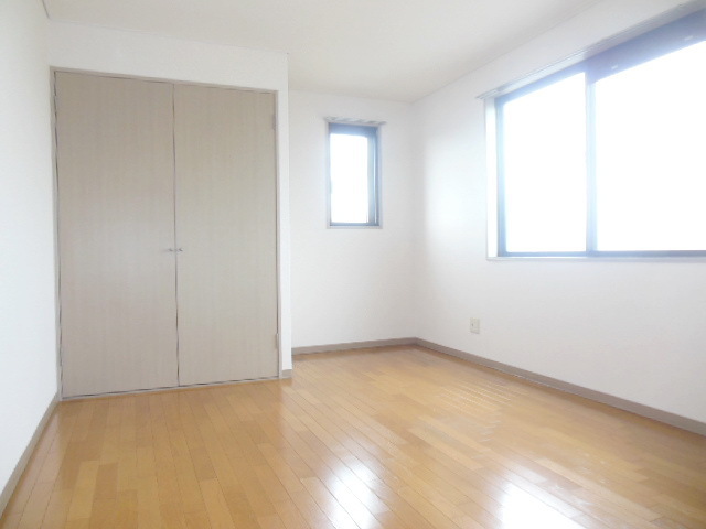 Other room space. 7.5 Pledge spacious available space