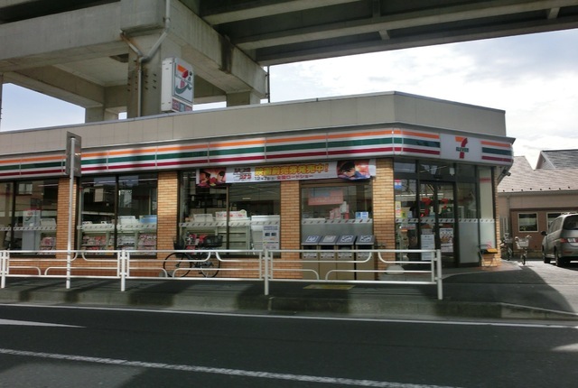 Convenience store. 433m to Seven-Eleven (convenience store)