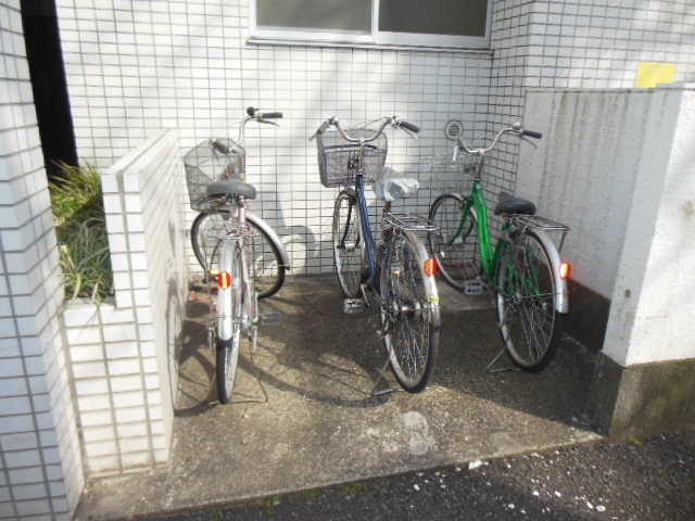 Other common areas. Bicycle-parking space!