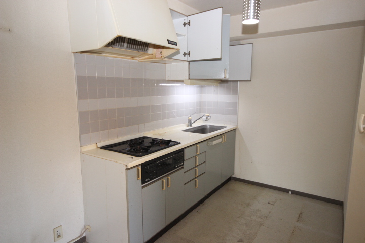 Kitchen. 3-neck gas stove with system Kitchen
