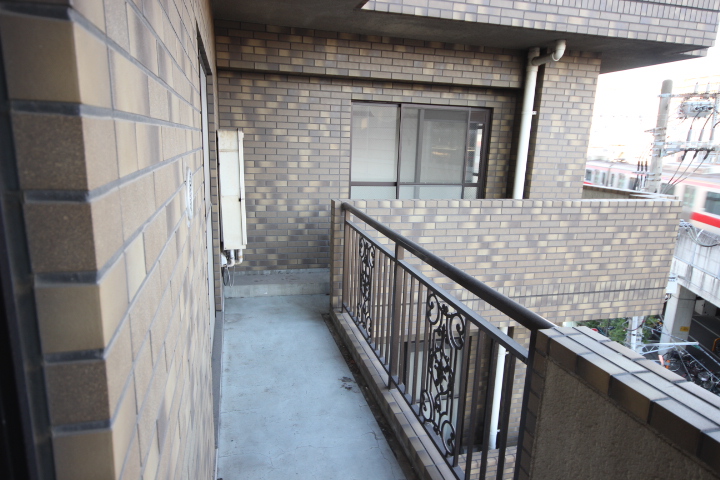 Balcony. L-shaped balcony