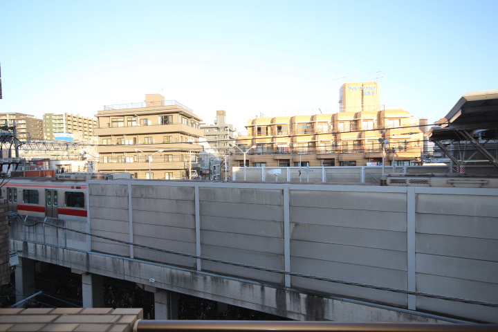 View. It is close enough looks Shinmaruko home from balcony