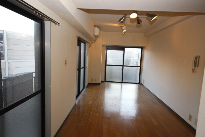 Living and room. LDK13 Pledge flooring