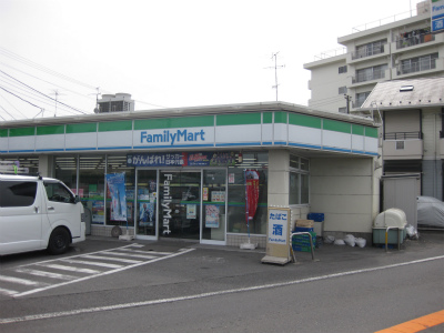 Convenience store. 235m to FamilyMart Kamimarukotenjin Machiten (convenience store)