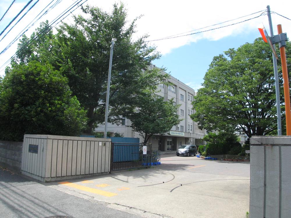 Primary school. Higashi Sumiyoshi elementary school