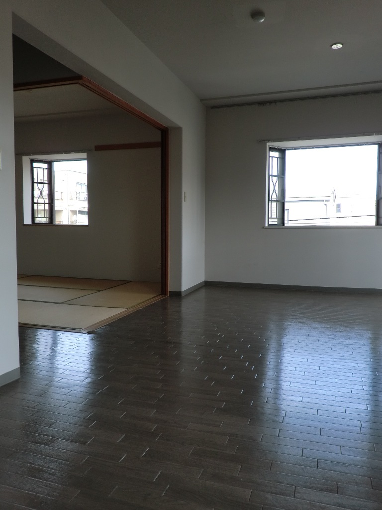 Living and room. LD(2)