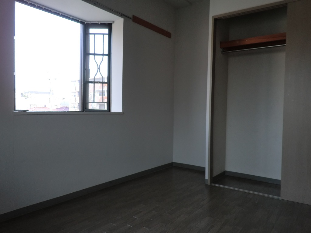 Living and room. Western-style 4.5 tatami mats (2)