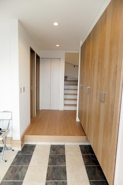 Entrance. Indoor (May 28, 2013) Shooting