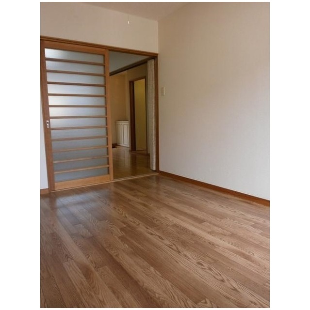 Living and room. It is the distribution type