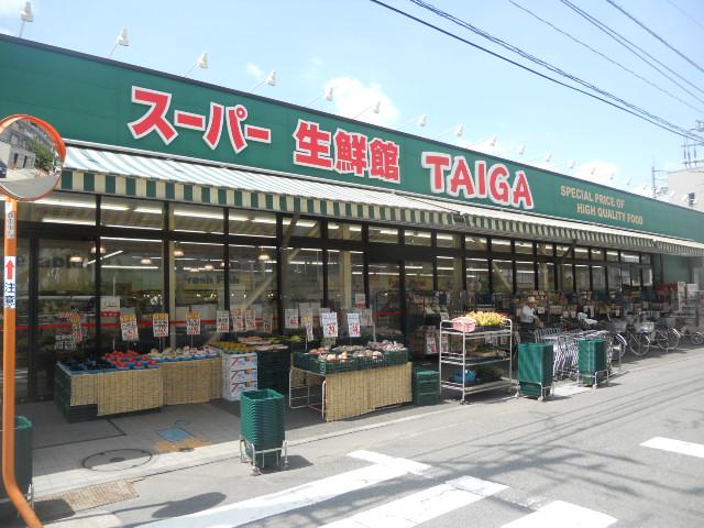 Supermarket. 50m to Taiga
