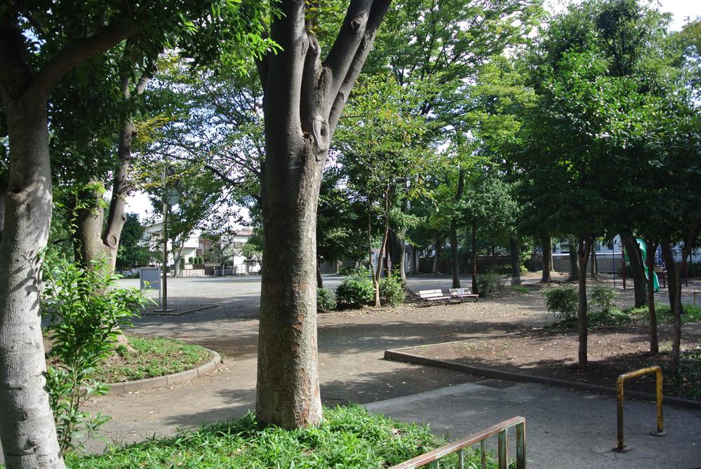 Other Environmental Photo. Sumiyoshi Nishikoen 110m walk 2 minutes Because the flat park, I was a child is small, I used to practice of play equipment and bicycles. (09 May 2013) Shooting