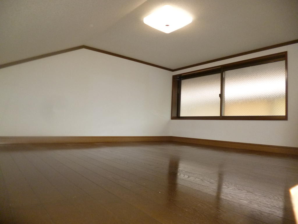 Other room space. loft